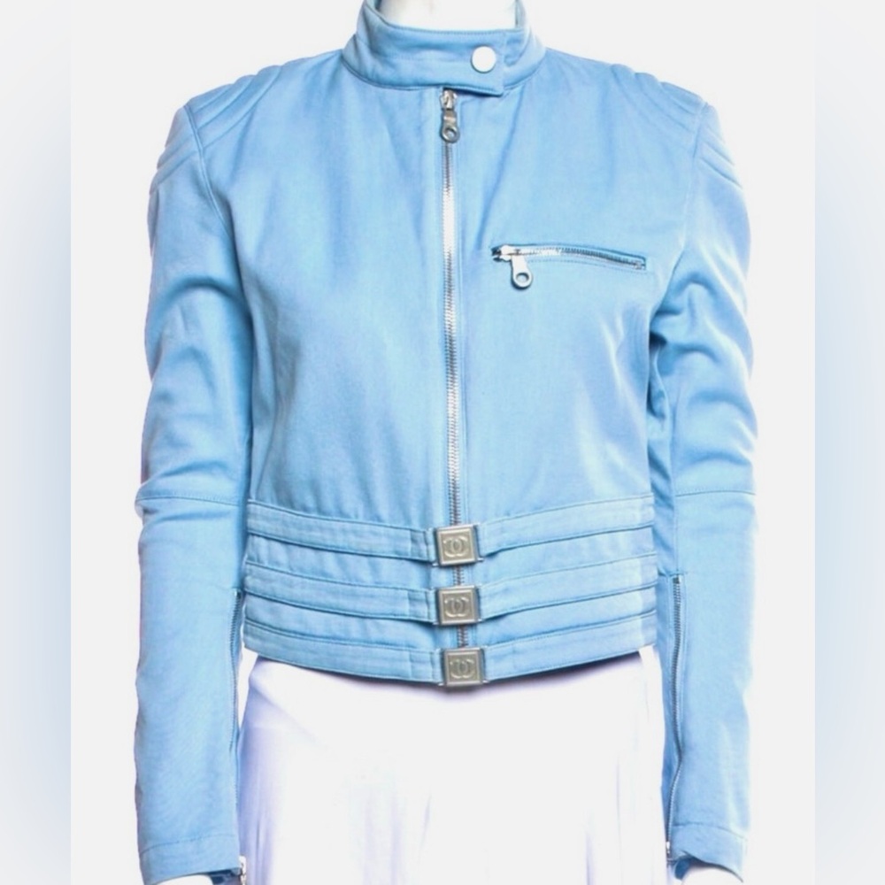 CHANEL vintage Authentic light blue Jacket with silver Details size 40/ med 8